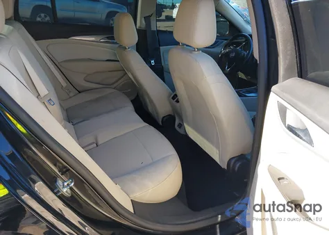 2018 Buick Regal Sportback Preferred z USA, uszkodzony, nr VIN W04GL6SX5J1154714